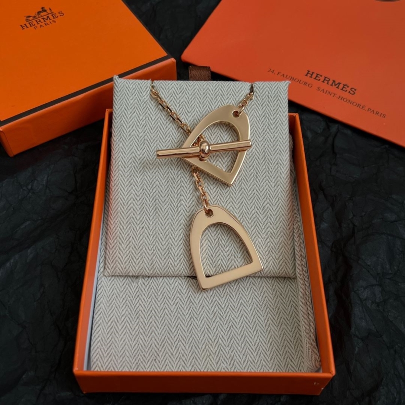 H**me5 necklaces